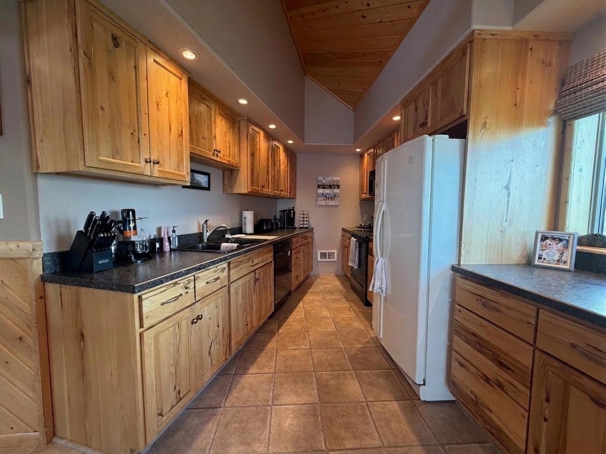 Blue Dog Lake – 1100 E Lakeshore Drive – Waubay, SD
