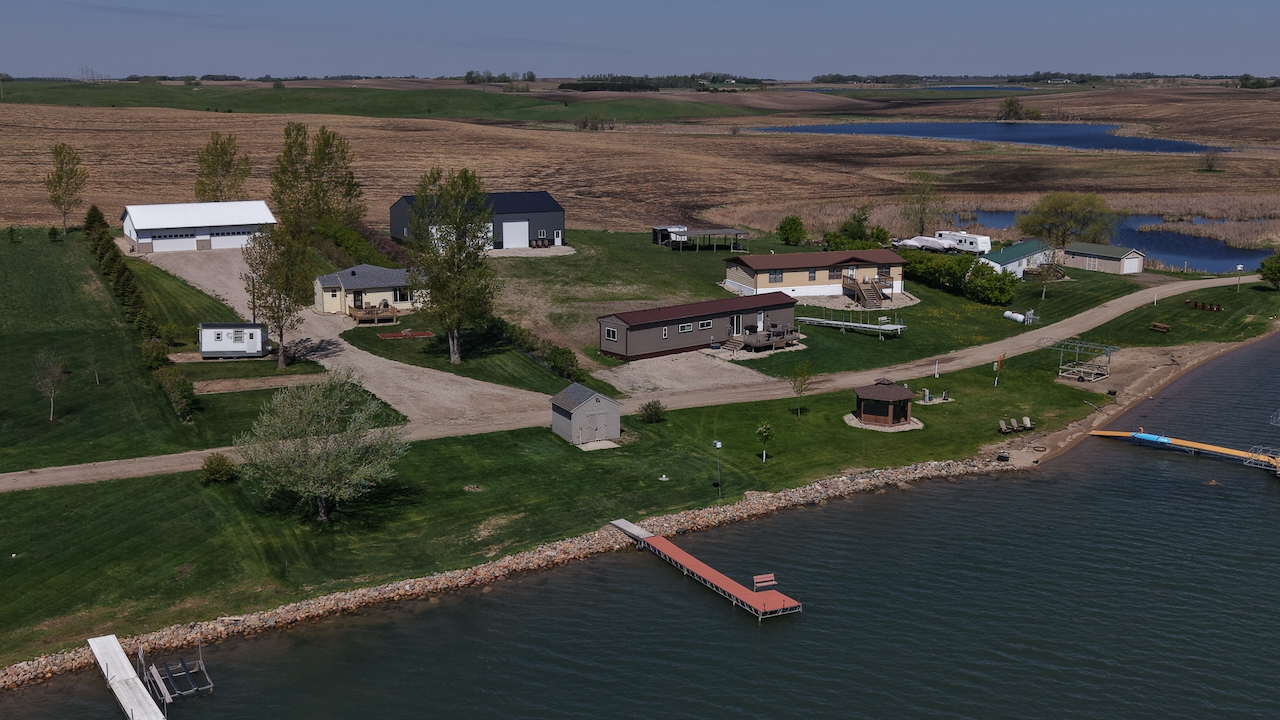Waubay Lake – 7042 436th Ave