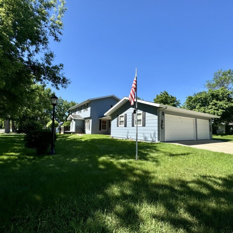1005 3rd St. – Britton, SD