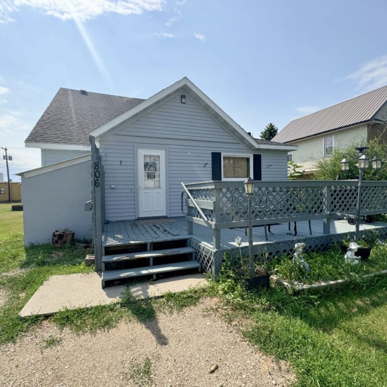 806 7th St – Britton, SD