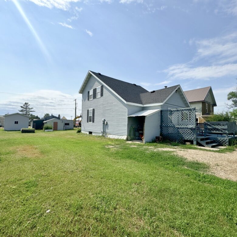806 7th St – Britton, SD