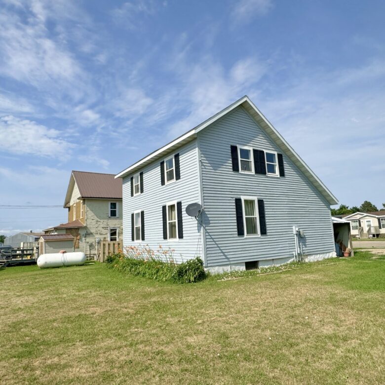 806 7th St – Britton, SD