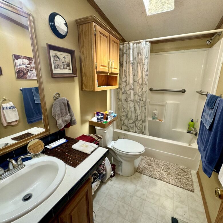 109 Broadway St. N. – Lake City, SD