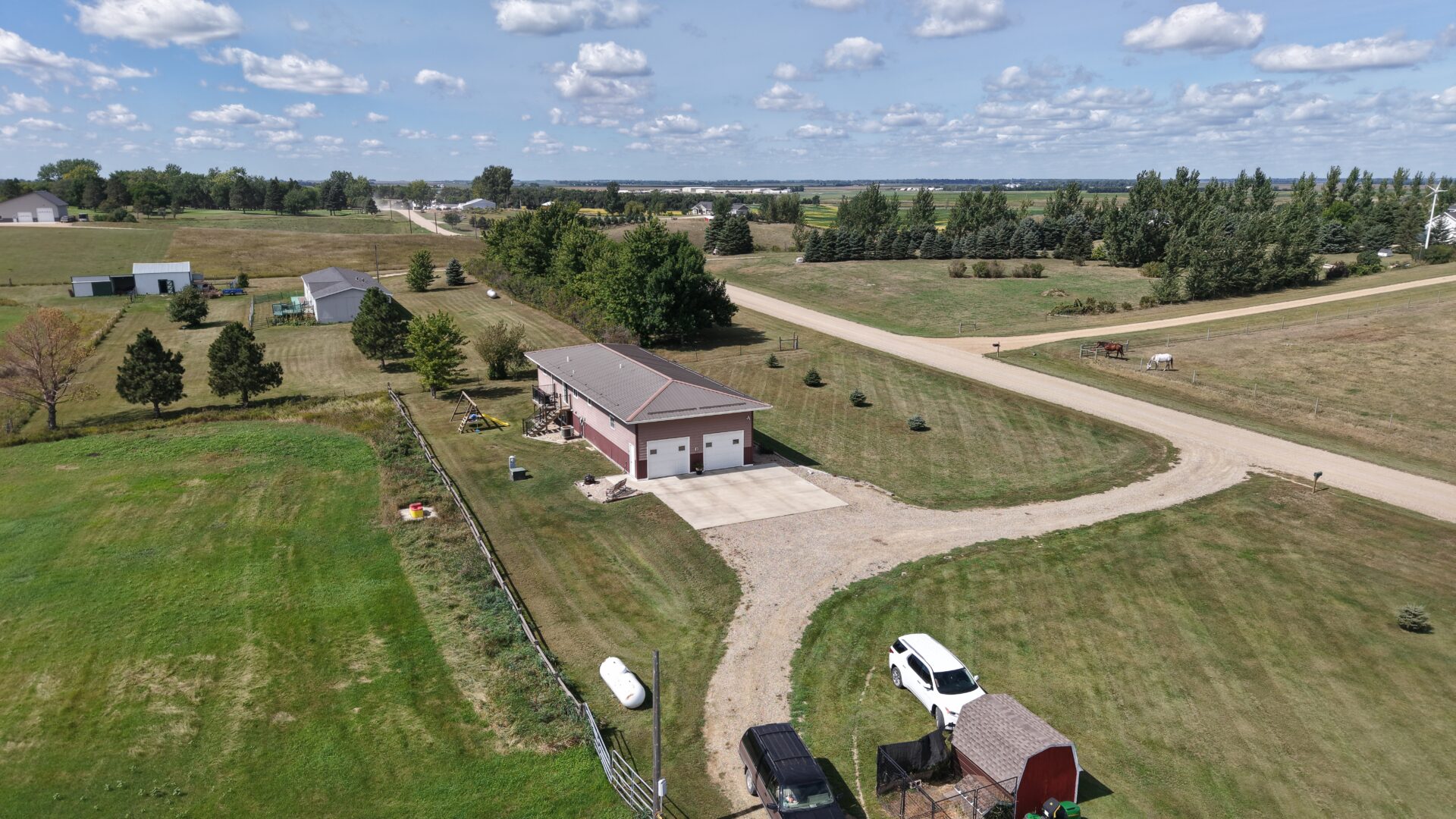 10+/- Acre – 42475 109th St. – Britton, SD