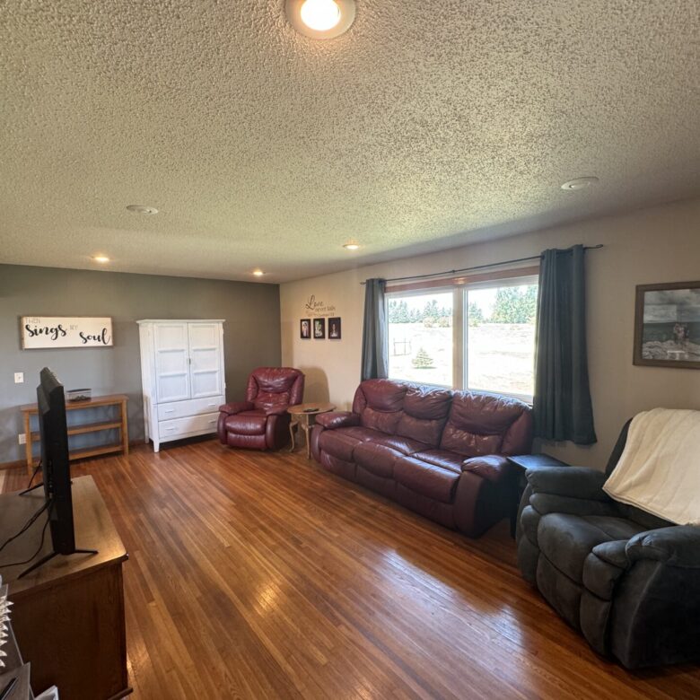 10+/- Acre – 42475 109th St. – Britton, SD