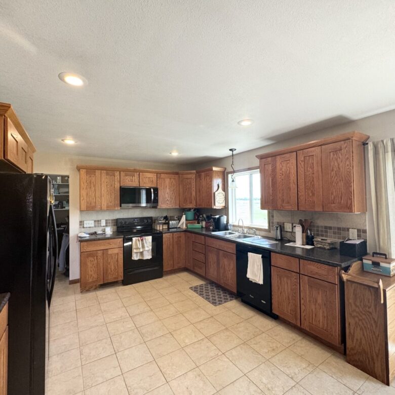 10+/- Acre – 42475 109th St. – Britton, SD