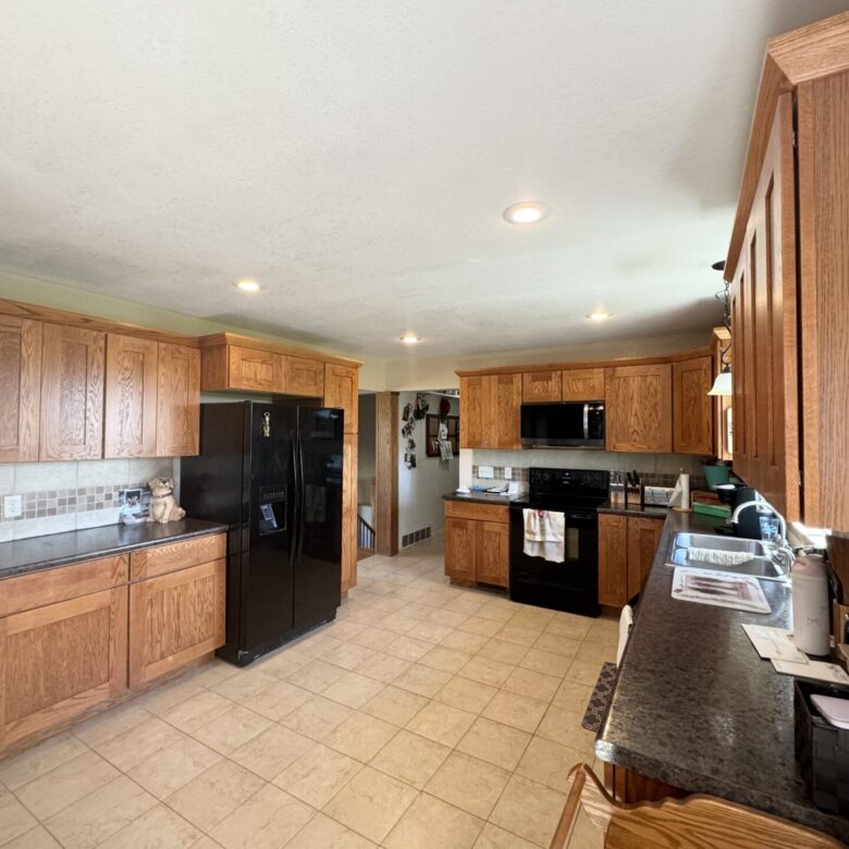 10+/- Acre – 42475 109th St. – Britton, SD