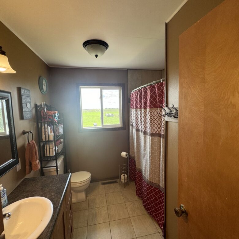 10+/- Acre – 42475 109th St. – Britton, SD