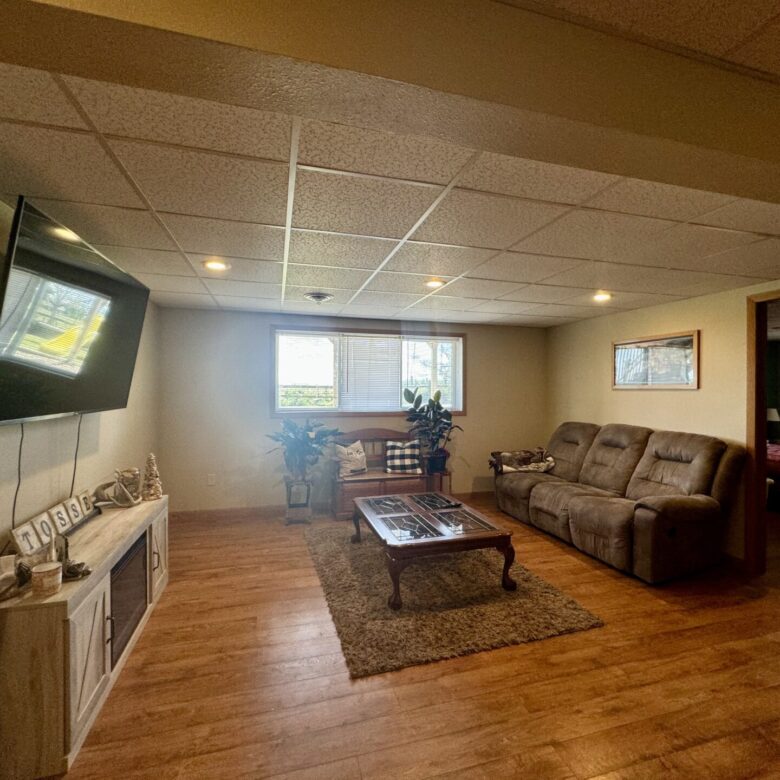 10+/- Acre – 42475 109th St. – Britton, SD