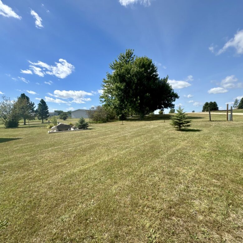 10+/- Acre – 42475 109th St. – Britton, SD