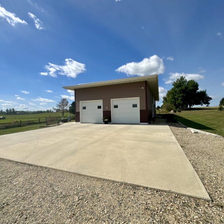 10+/- Acre – 42475 109th St. – Britton, SD