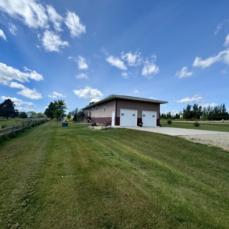 10+/- Acre – 42475 109th St. – Britton, SD