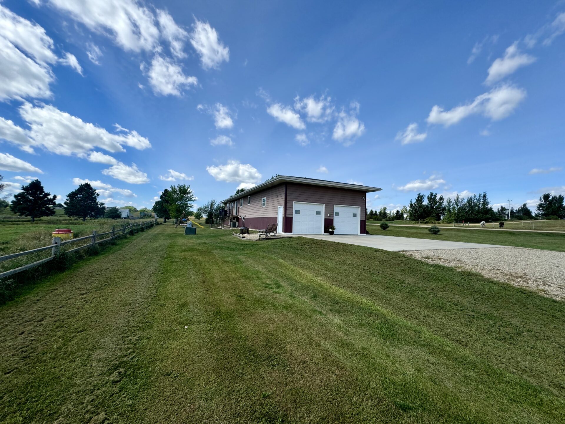 10+/- Acre – 42475 109th St. – Britton, SD