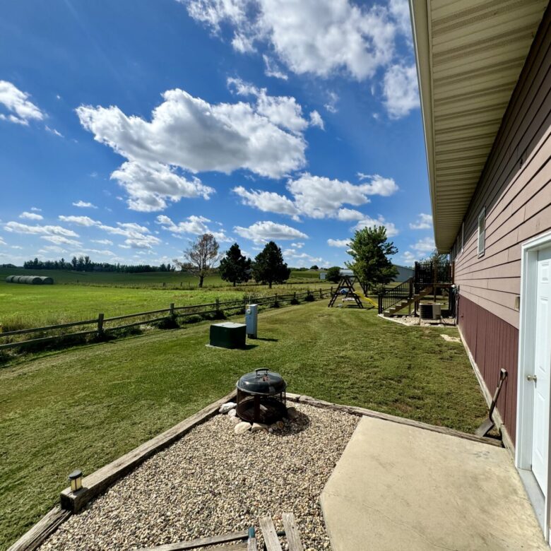 10+/- Acre – 42475 109th St. – Britton, SD