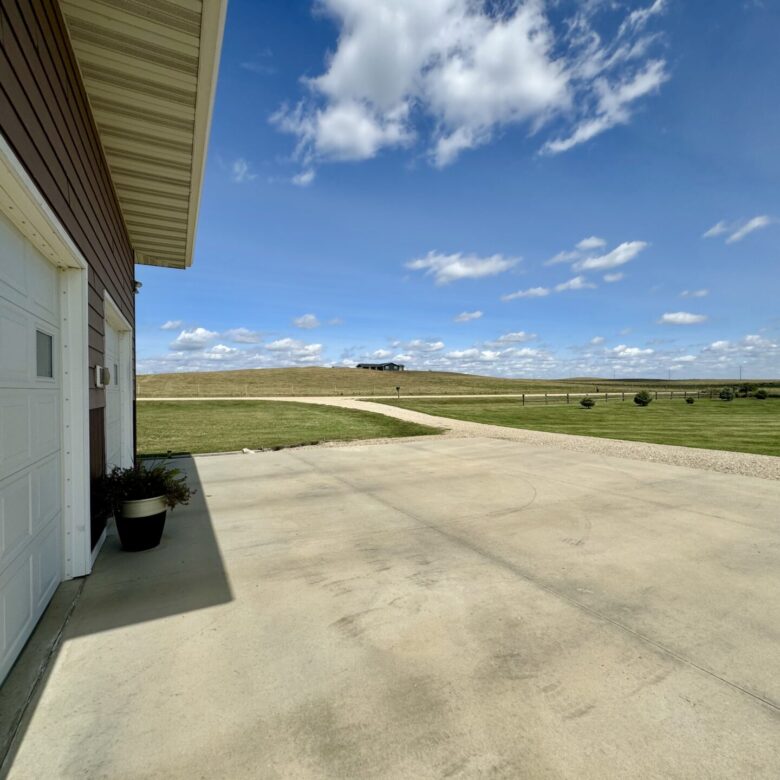 10+/- Acre – 42475 109th St. – Britton, SD