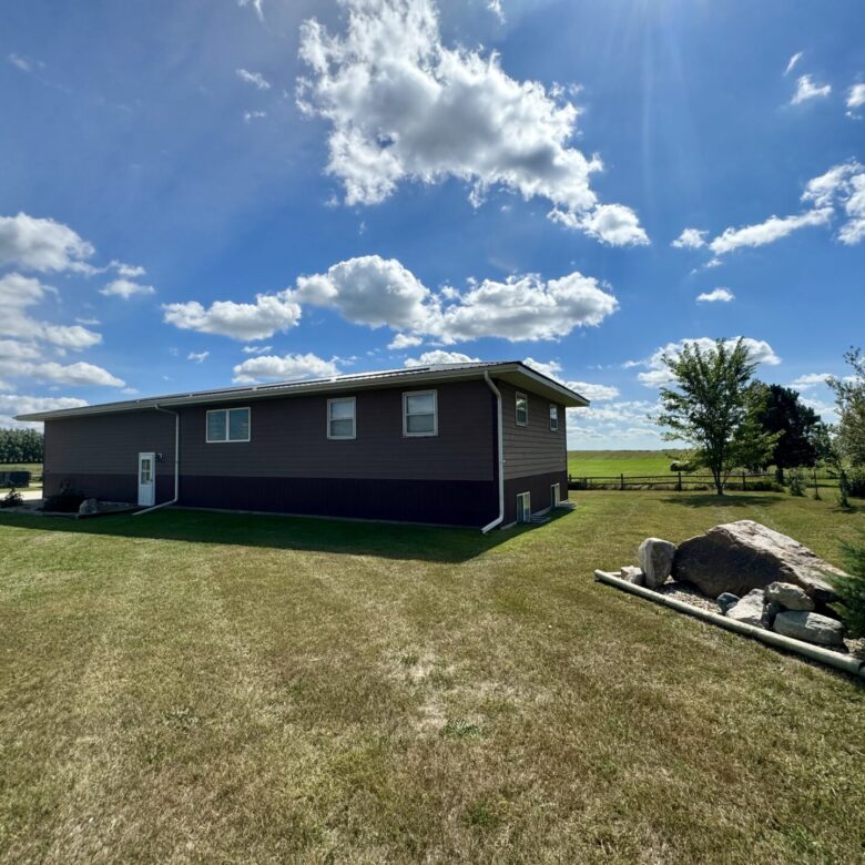 10+/- Acre – 42475 109th St. – Britton, SD