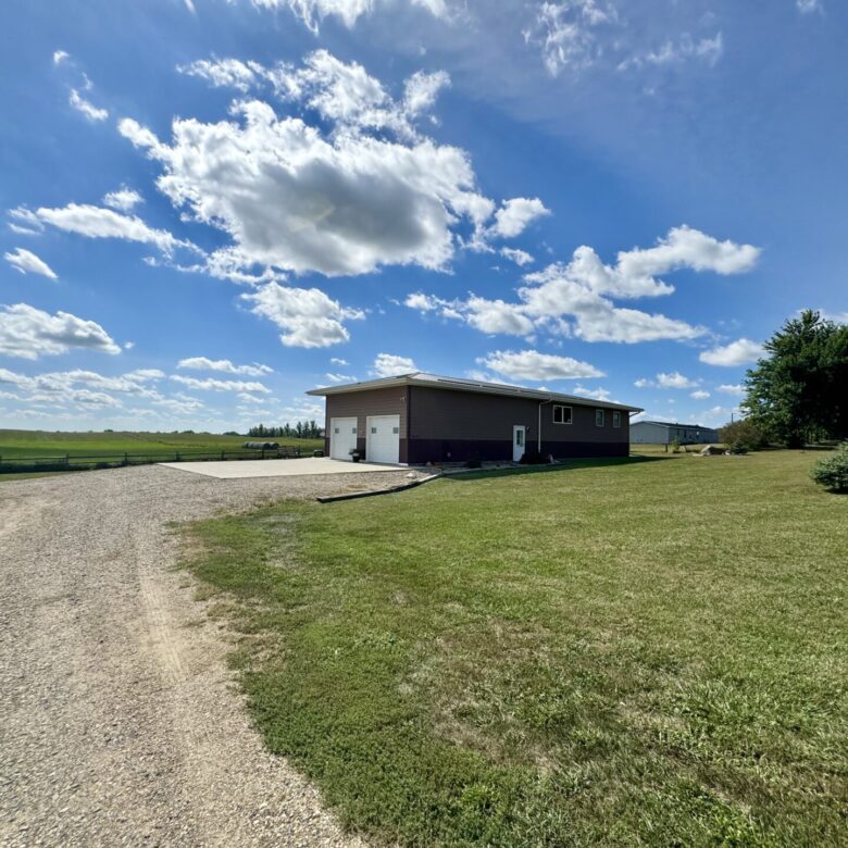 10+/- Acre – 42475 109th St. – Britton, SD