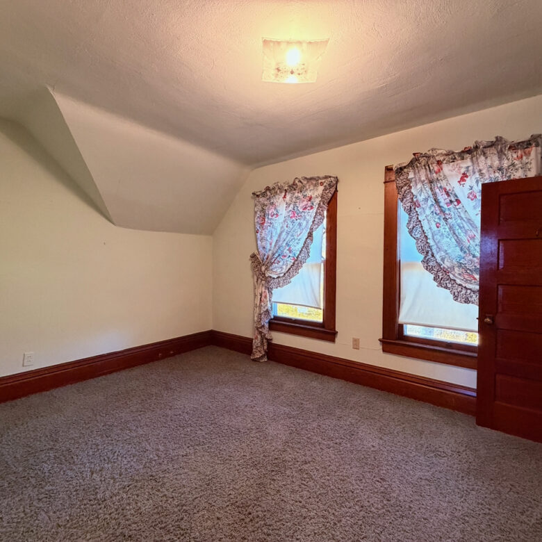 402 North Main Street – Veblen, SD