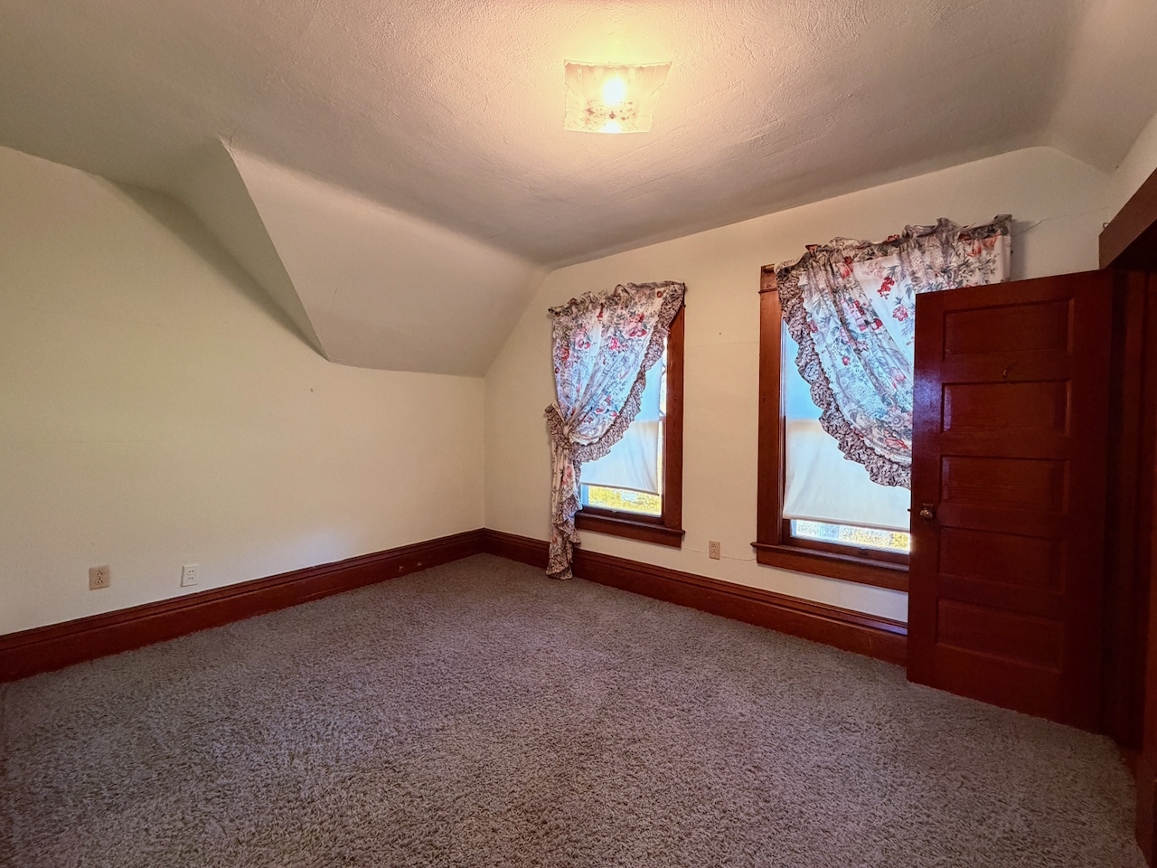 402 North Main Street – Veblen, SD
