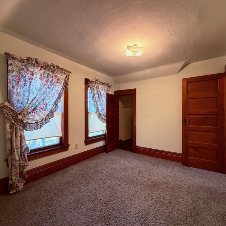 402 North Main Street – Veblen, SD