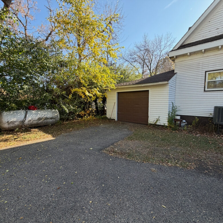 402 North Main Street – Veblen, SD