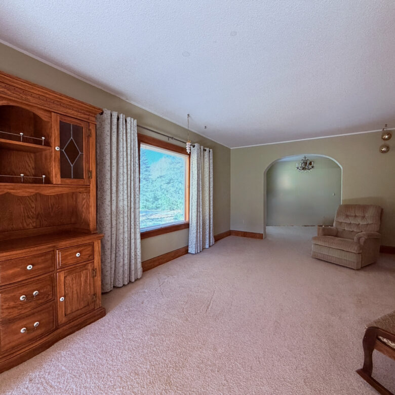 402 North Main Street – Veblen, SD